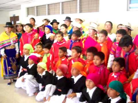 Aventúrate en la cultura sierra ecuatoriana con el espectacular traje típico en 70 caracteres